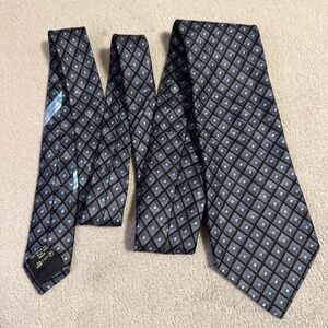 Ermenegildo Zegna Woven 100% Silk Tie Blue Geometric Diamond Made in Italy